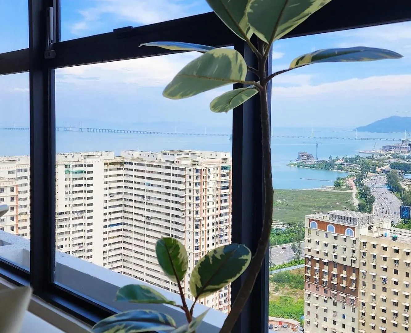 Tatami With Seaview, 9Pax, Urban Suites By Pg Home George Town 0*,  Malaysia
