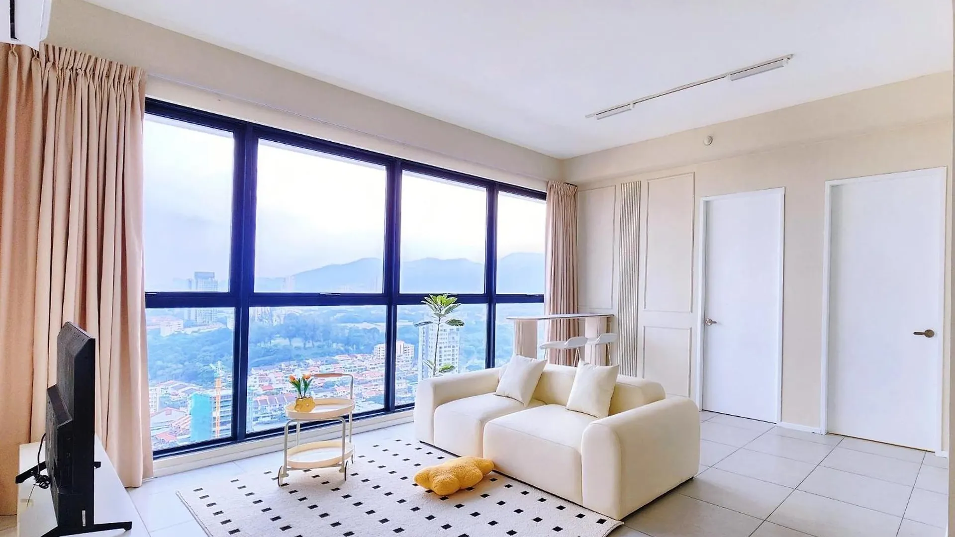 Tatami With Seaview, 9Pax, Urban Suites By Pg Home George Town