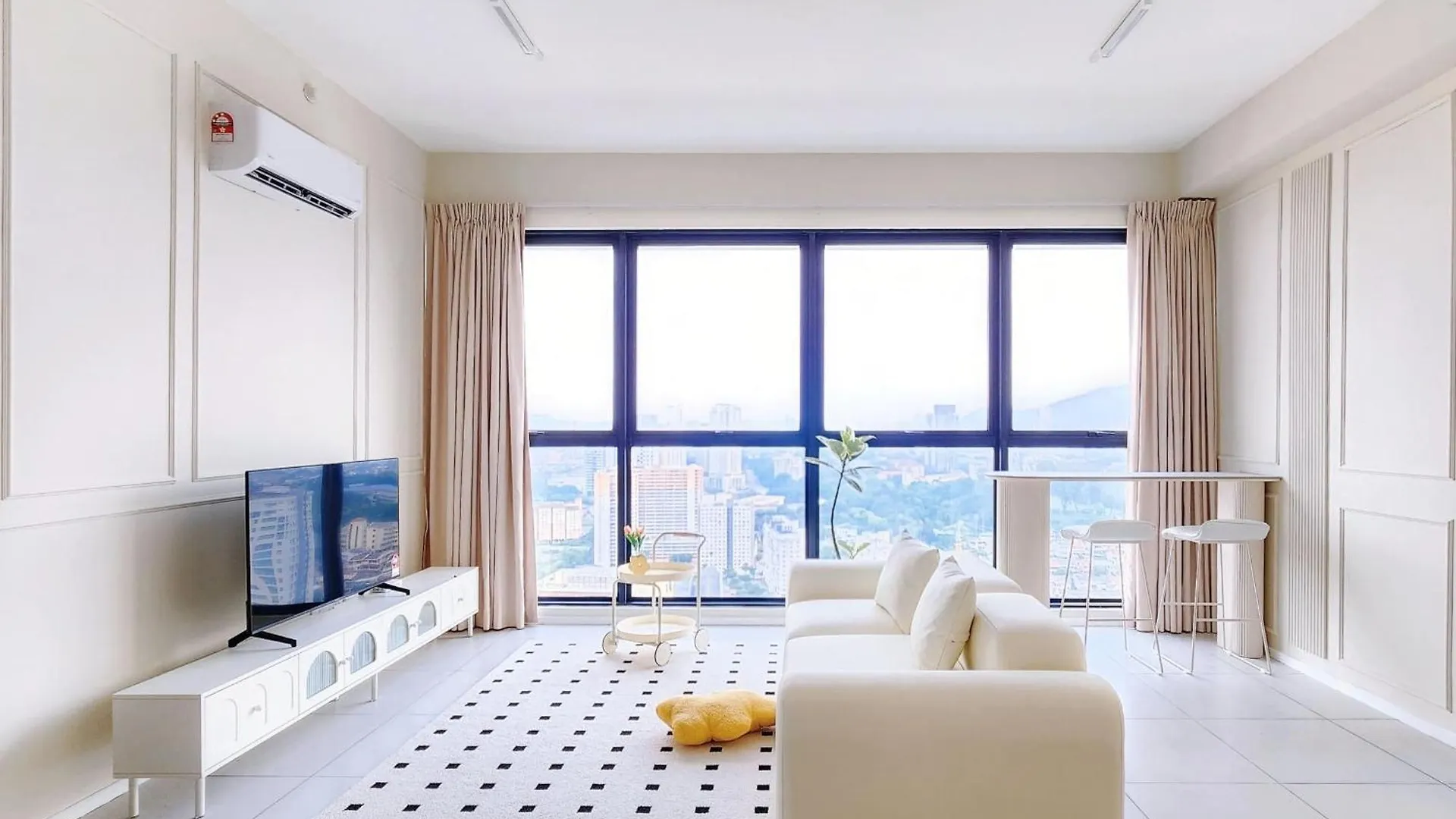 Tatami With Seaview, 9Pax, Urban Suites By Pg Home location